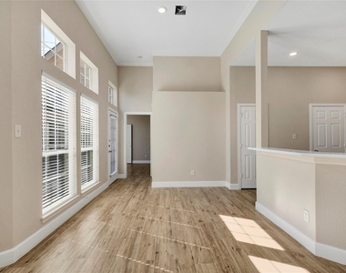 7042 Aspen Creek Lane - Photo Thumbnail 9