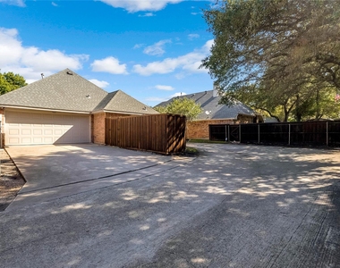 7042 Aspen Creek Lane - Photo Thumbnail 27