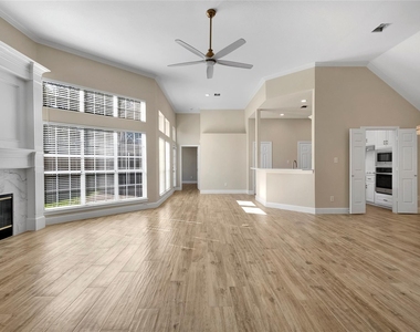 7042 Aspen Creek Lane - Photo Thumbnail 6
