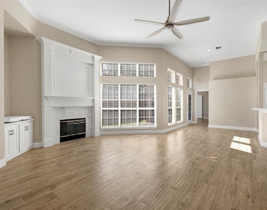 7042 Aspen Creek Lane - Photo Thumbnail 4