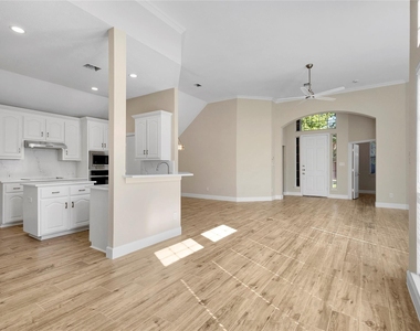 7042 Aspen Creek Lane - Photo Thumbnail 13