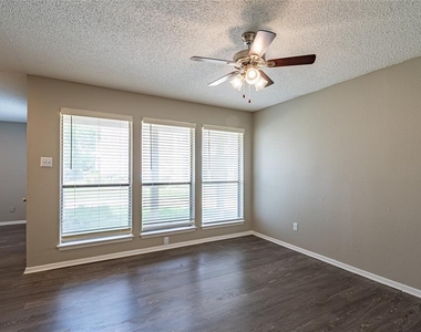 808 Treadwell Court - Photo Thumbnail 6