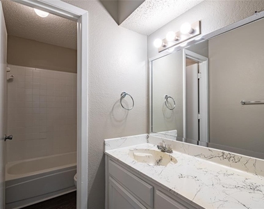 808 Treadwell Court - Photo Thumbnail 5