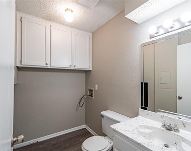 808 Treadwell Court - Photo Thumbnail 3