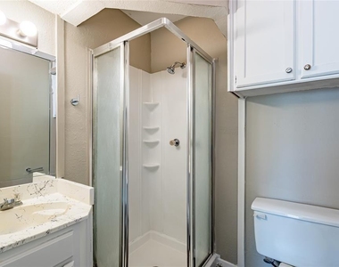 808 Treadwell Court - Photo Thumbnail 4