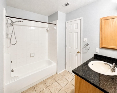5709 Parkwood Trail - Photo Thumbnail 19
