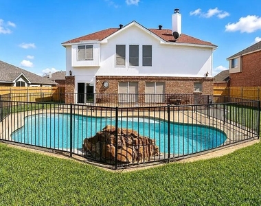 5709 Parkwood Trail - Photo Thumbnail 2