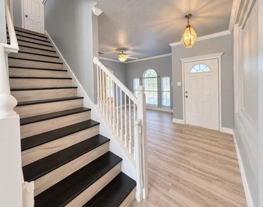 5709 Parkwood Trail - Photo Thumbnail 3