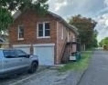 101.5 E Hallsell - Photo Thumbnail 1
