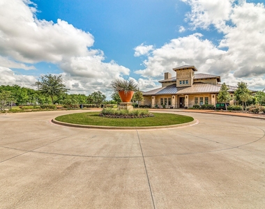 314 Gatecrest Drive - Photo Thumbnail 27