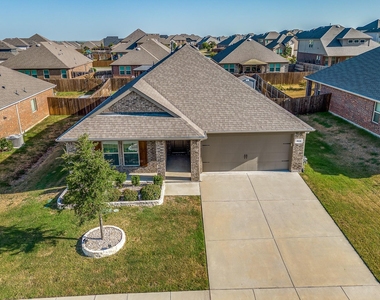 314 Gatecrest Drive - Photo Thumbnail 2