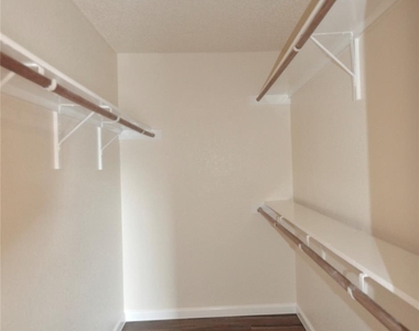 7972 Roundtable Road - Photo Thumbnail 13