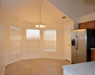 7972 Roundtable Road - Photo Thumbnail 3