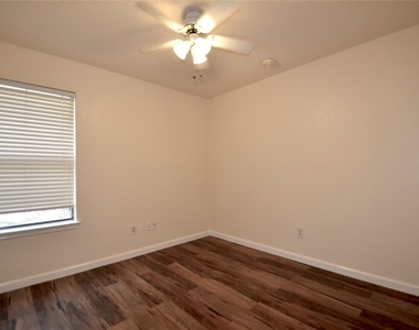 7972 Roundtable Road - Photo Thumbnail 14