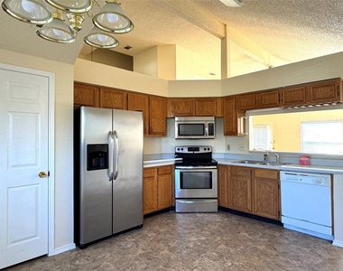 7972 Roundtable Road - Photo Thumbnail 2