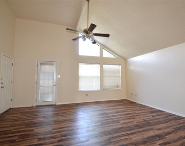 7972 Roundtable Road - Photo Thumbnail 6
