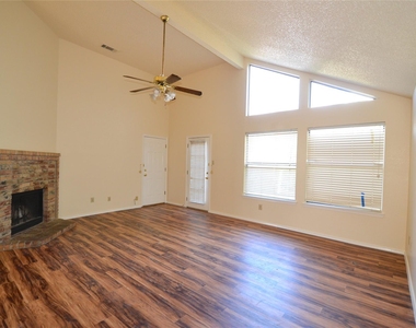 7972 Roundtable Road - Photo Thumbnail 5