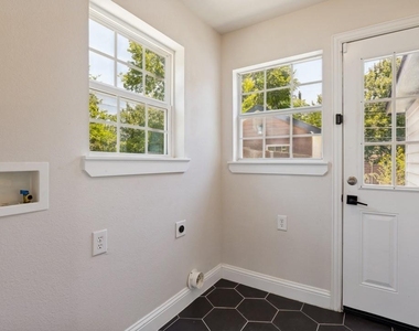2744 Catherine Street - Photo Thumbnail 20