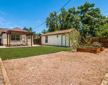 2744 Catherine Street - Photo Thumbnail 24