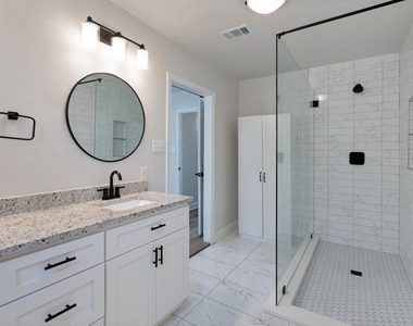 2744 Catherine Street - Photo Thumbnail 16