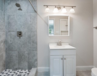 2744 Catherine Street - Photo Thumbnail 23