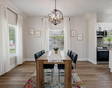 2744 Catherine Street - Photo Thumbnail 9