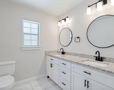 2744 Catherine Street - Photo Thumbnail 17
