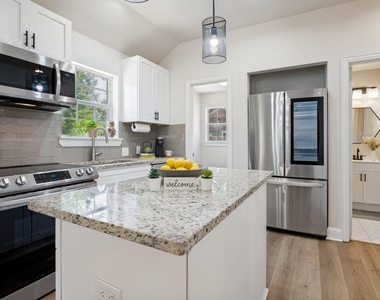 2744 Catherine Street - Photo Thumbnail 12