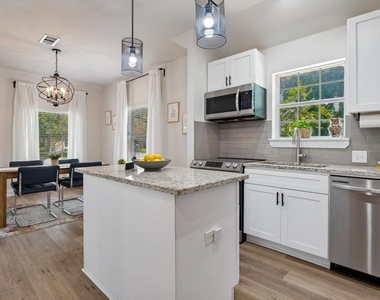 2744 Catherine Street - Photo Thumbnail 13