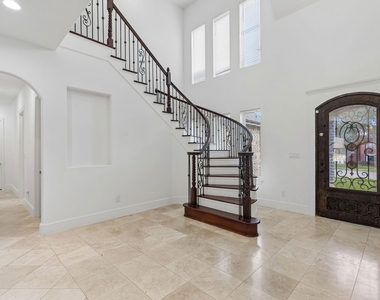 1012 Mallard Way - Photo Thumbnail 5