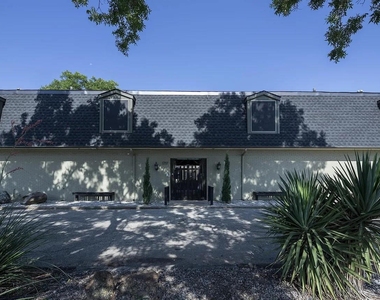 1717 N Locust Street - Photo Thumbnail 6