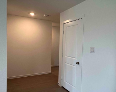 1529 Lanner Meadows Lane - Photo Thumbnail 10
