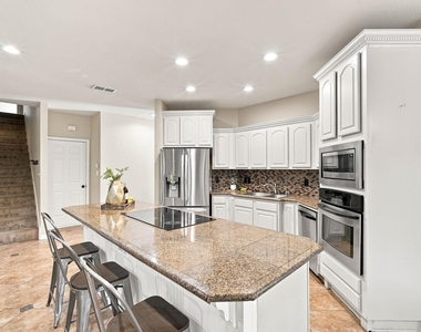 7030 Pecan Creek Circle - Photo Thumbnail 6