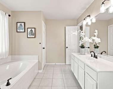 7030 Pecan Creek Circle - Photo Thumbnail 14