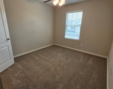 1215 Goliad Drive - Photo Thumbnail 9