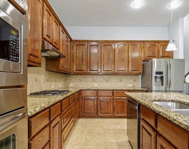 913 Lampassas Trail - Photo Thumbnail 10