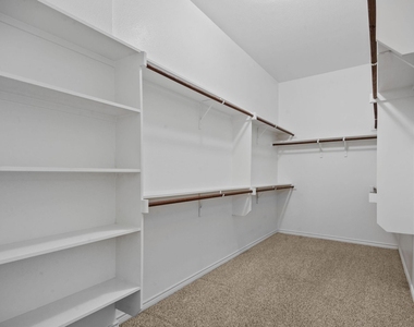 913 Lampassas Trail - Photo Thumbnail 19
