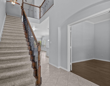 913 Lampassas Trail - Photo Thumbnail 5