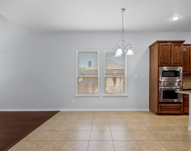 913 Lampassas Trail - Photo Thumbnail 17