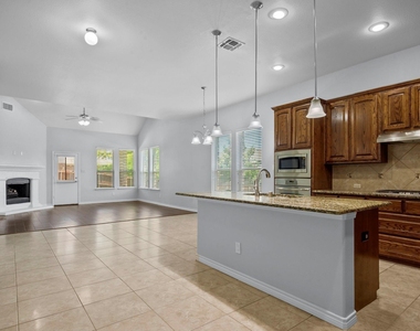 913 Lampassas Trail - Photo Thumbnail 8