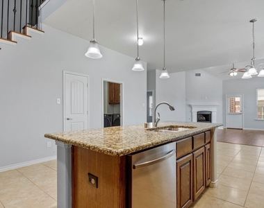 913 Lampassas Trail - Photo Thumbnail 11