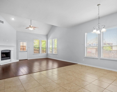 913 Lampassas Trail - Photo Thumbnail 15