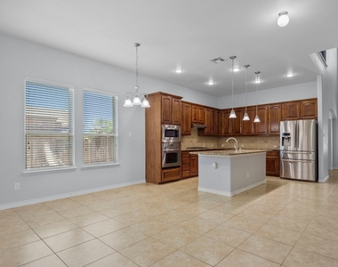 913 Lampassas Trail - Photo Thumbnail 16