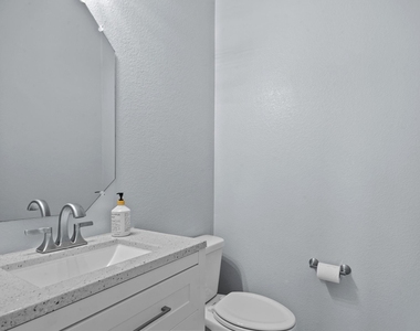 913 Lampassas Trail - Photo Thumbnail 23