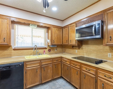 2025 Lytle Trail - Photo Thumbnail 12