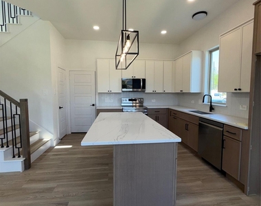 5634 Mesa Circle - Photo Thumbnail 4