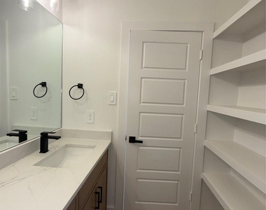 5634 Mesa Circle - Photo Thumbnail 12