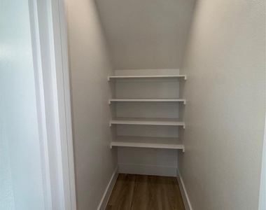 5634 Mesa Circle - Photo Thumbnail 7
