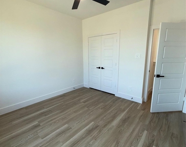 5634 Mesa Circle - Photo Thumbnail 10