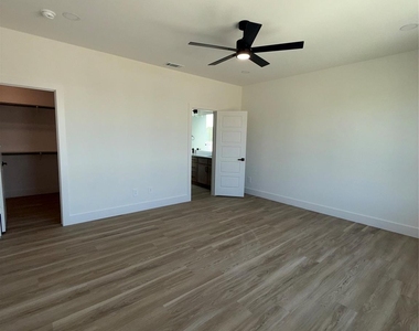 5634 Mesa Circle - Photo Thumbnail 20